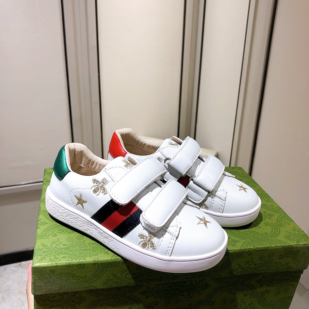 Children's shoes child